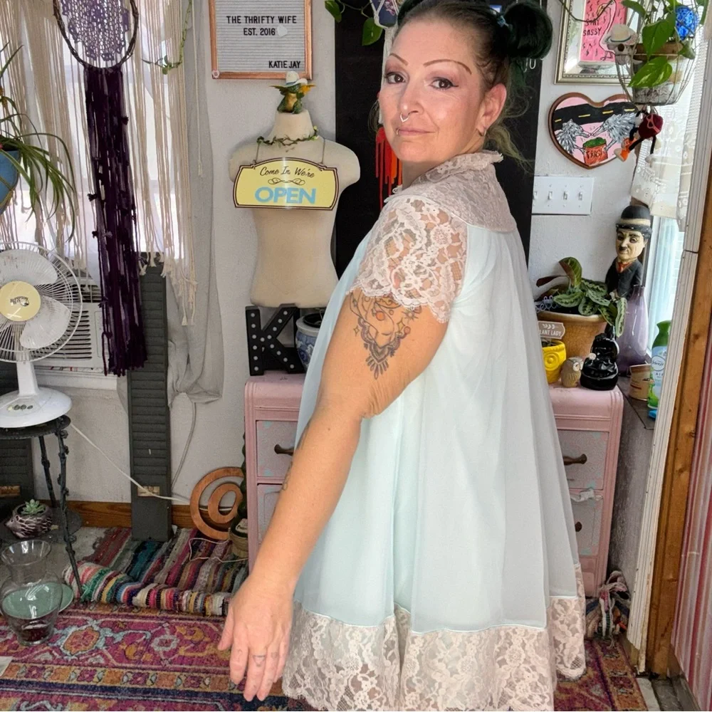 Vintage 1960s pale blue chiffon peignoir nightgown robe delicate lace sleeves - Picture 6 of 15